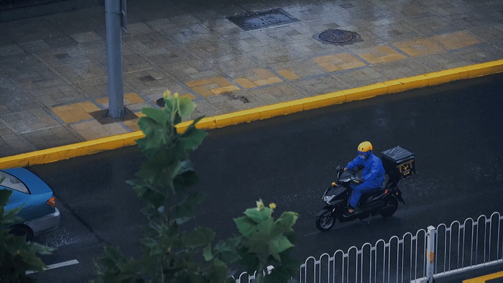 [图]这场雨下了好久，可我心中的雨从未停过，大雨滂沱