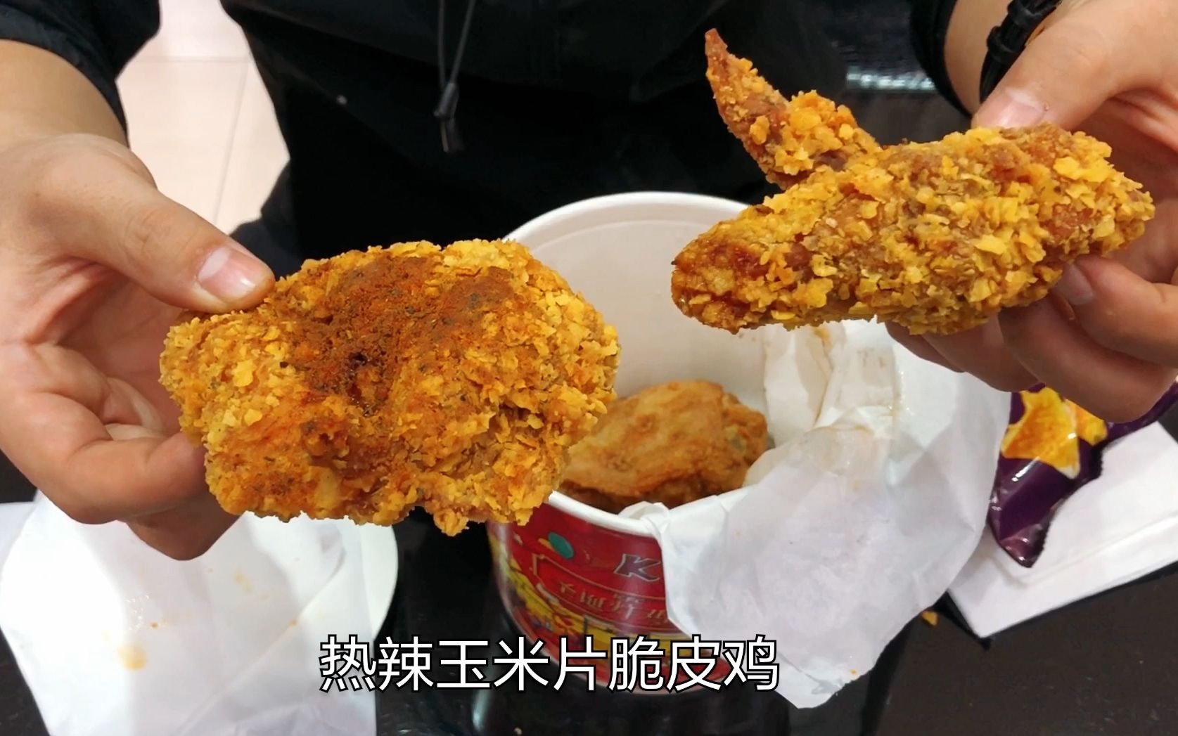 试吃39元的肯德基新品"吃过瘾炸鸡桶"吃完表示,腻到过瘾了!