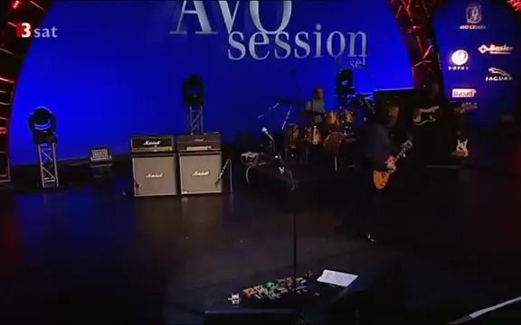 [图]Gary Moore - Oh Pretty Woman -Live at AVO Session- 2008