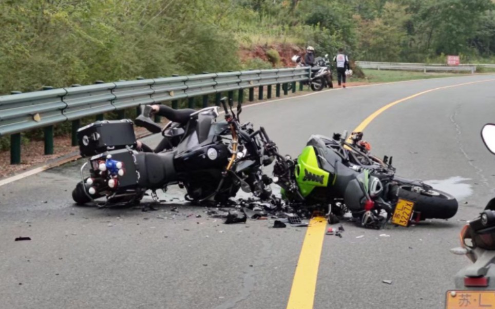 [图]卧槽，机车网红妹子跑山撞车，就这么没了，10.7日事件