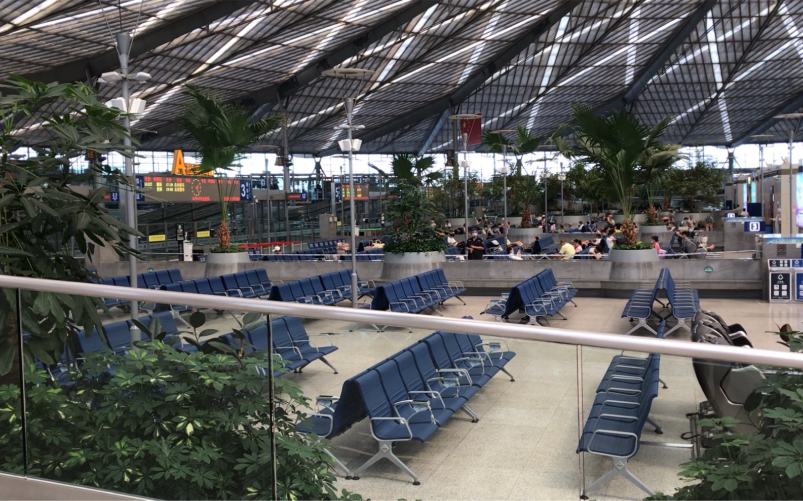 上海街景实拍(上海南站候车厅)_哔哩哔哩_bilibili