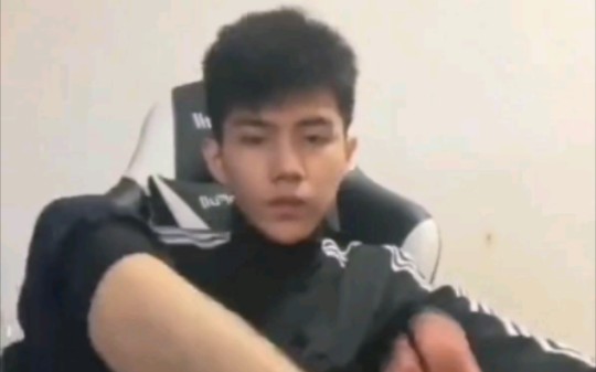 阿良,李良鹏黑袜了