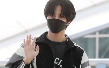 【威神V|WayV】220908 'WayV'刘扬扬机场出发视频合集 Yangyang_哔哩哔哩_bilibili