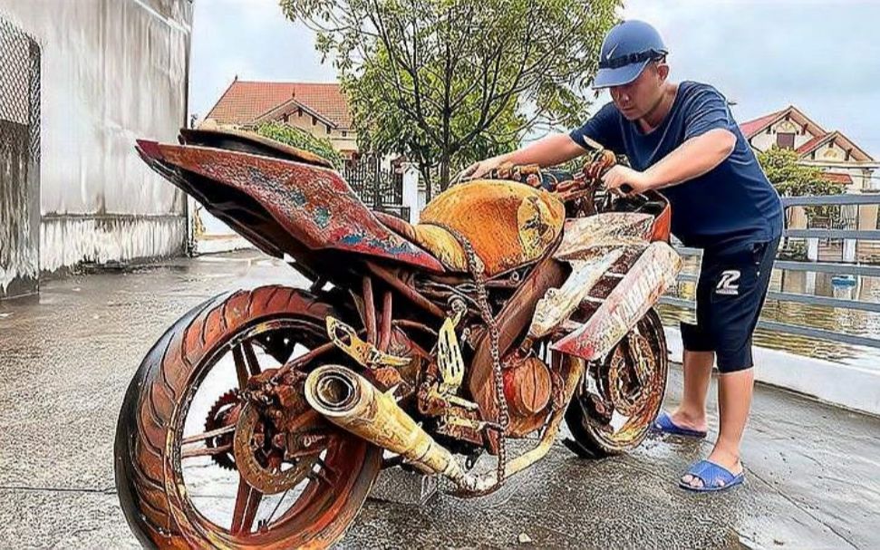 河边一辆报废摩托,悄悄捡回家修复,不知道会不会有人找上门