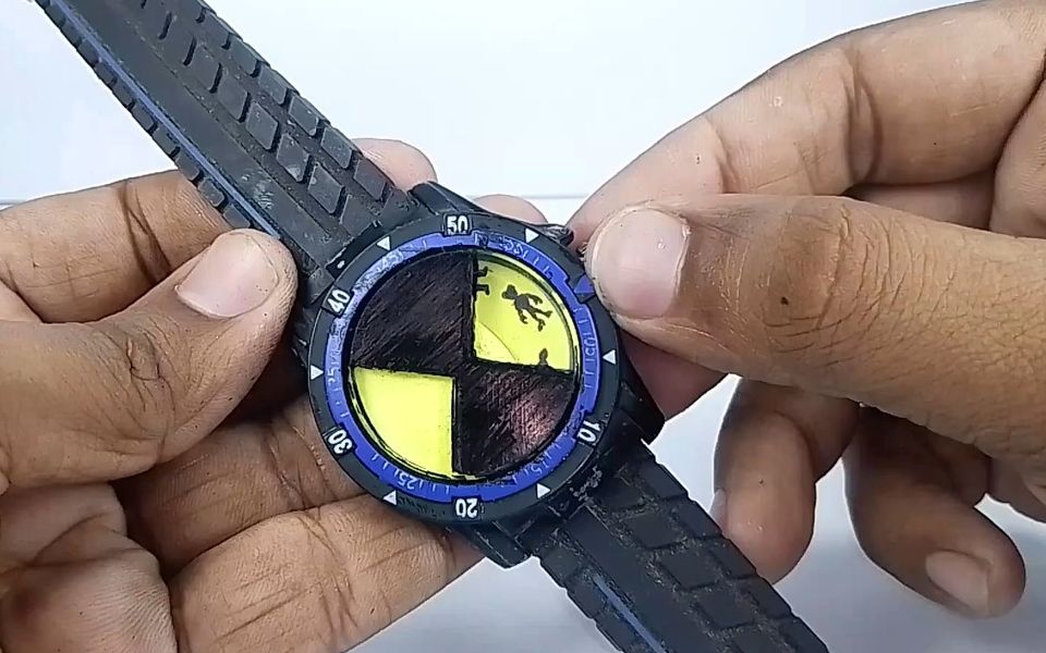 [图]转载 DIY Ben 10 omnitrix 少年骇客 變身手錶