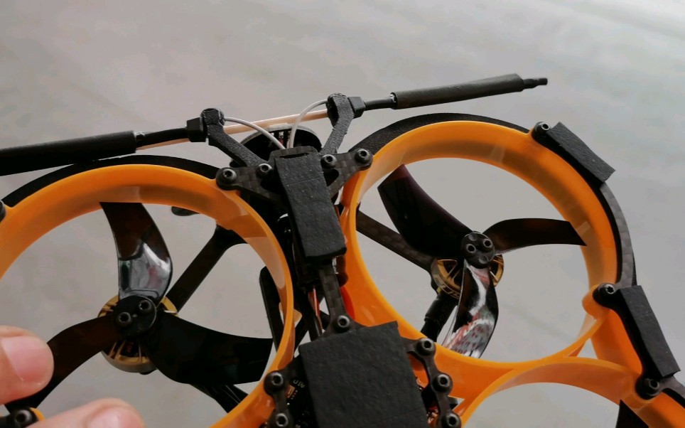 开箱视频(木棍固定天线仿黑羊)—fus-gt111涵道 2.5寸穿越机