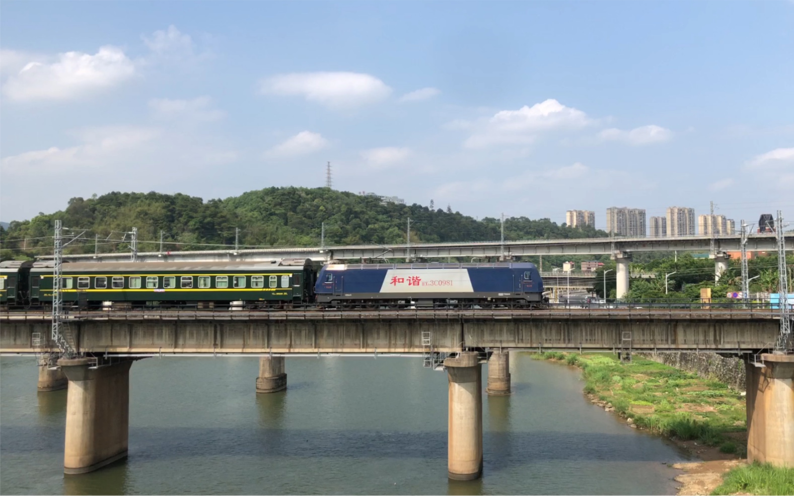 【铁道调研】广铁长段hxd3c-0981车震狂魔牵引k485通过京广线韶关帽峰