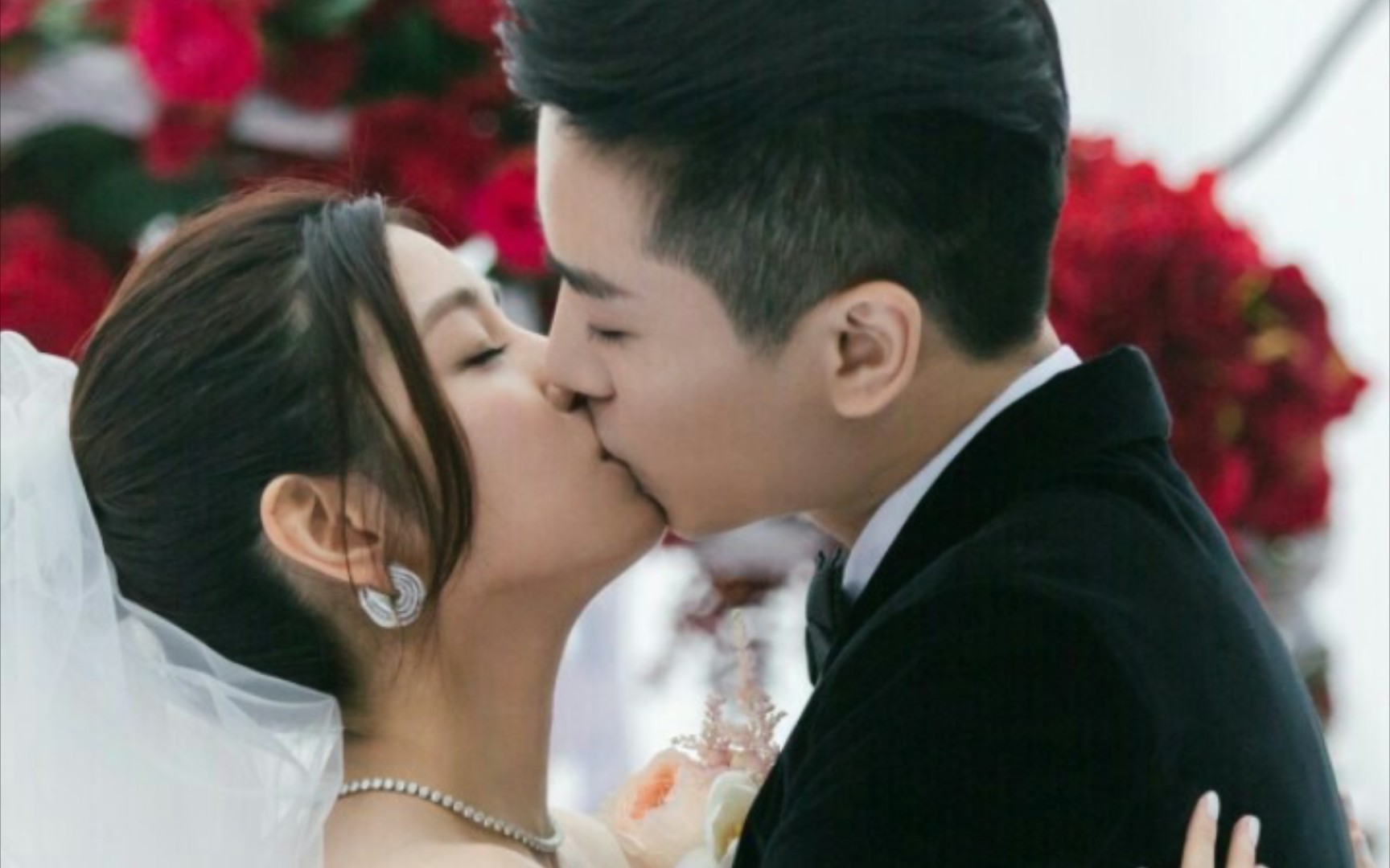 陈晓陈妍希婚礼最爱的三个吻和深深的拥抱