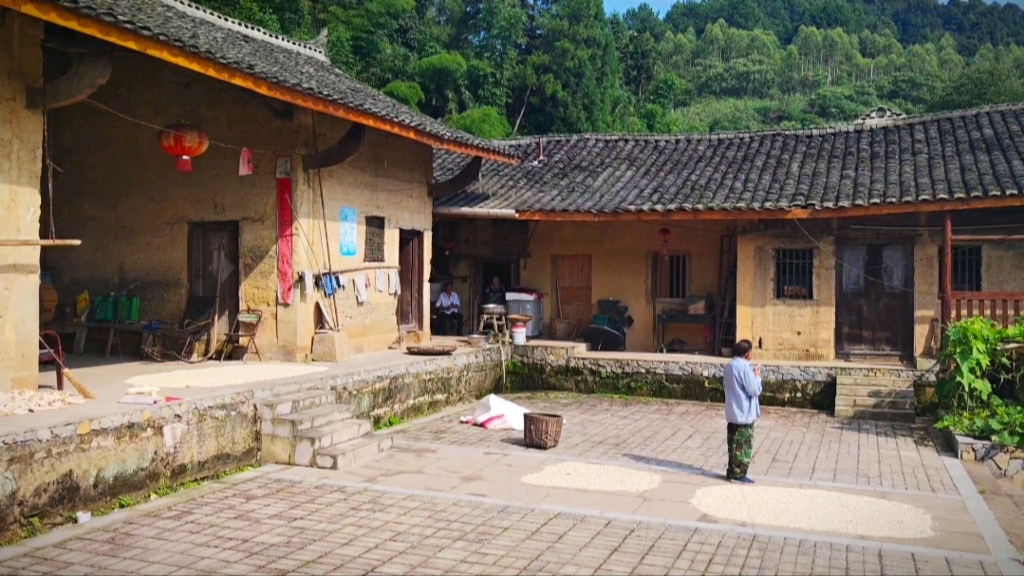 四川山区清末老房子,花100百多万重新改造,究竟值不值?