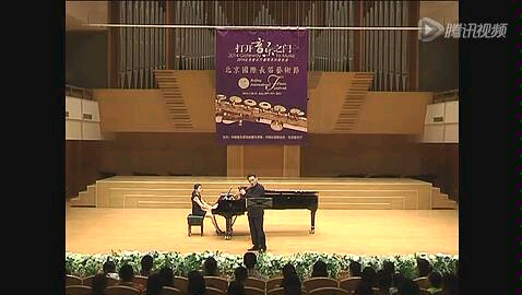 [图]韩国青年长笛演奏家赵承炫演奏法国作曲家桑岗的长笛《奏鸣曲》