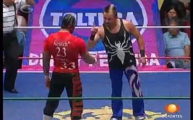 [图]2011.09.16 CMLL Super Viernes - Averno vs. La Sombra