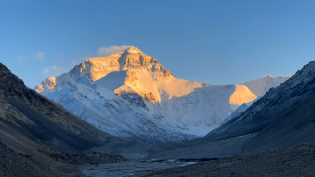 珠峰的日照金山太美