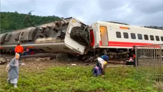 Tải video: 台铁“普悠玛”列车翻覆致18死，官员无罪驾驶员被判4年6个月