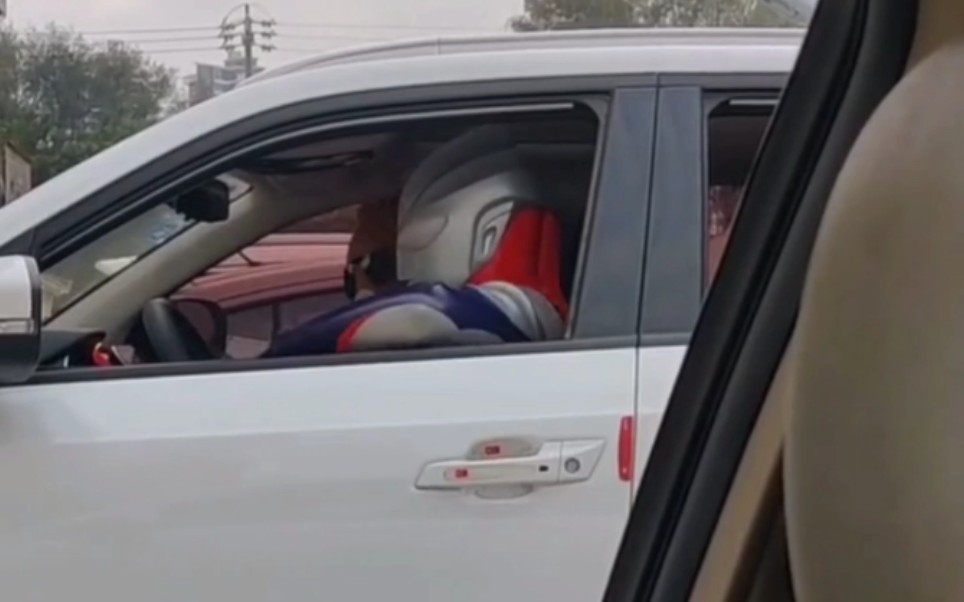 奥特曼开车搞笑合集