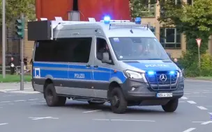 Скачать видео: 出警合集™近期奔驰和大众的VAN警车