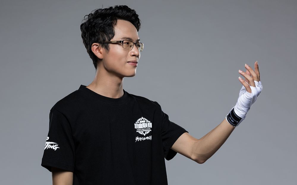 dnf陈亮顶尖女散打陈亮没开播几天居然就认别人做爷爷