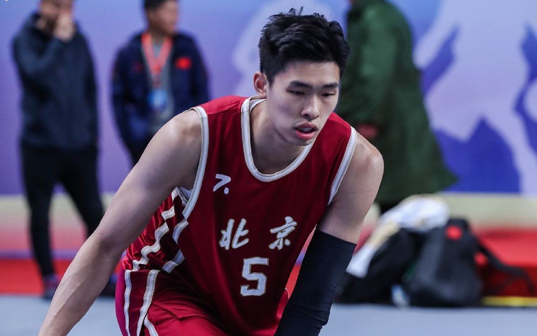 外号清华英格拉姆邹阳三人篮球统治攻防面对职业球员不落下风