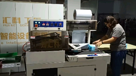 云仓棉柔巾打包机电商洗脸巾发货快递袋自动包装贴单机