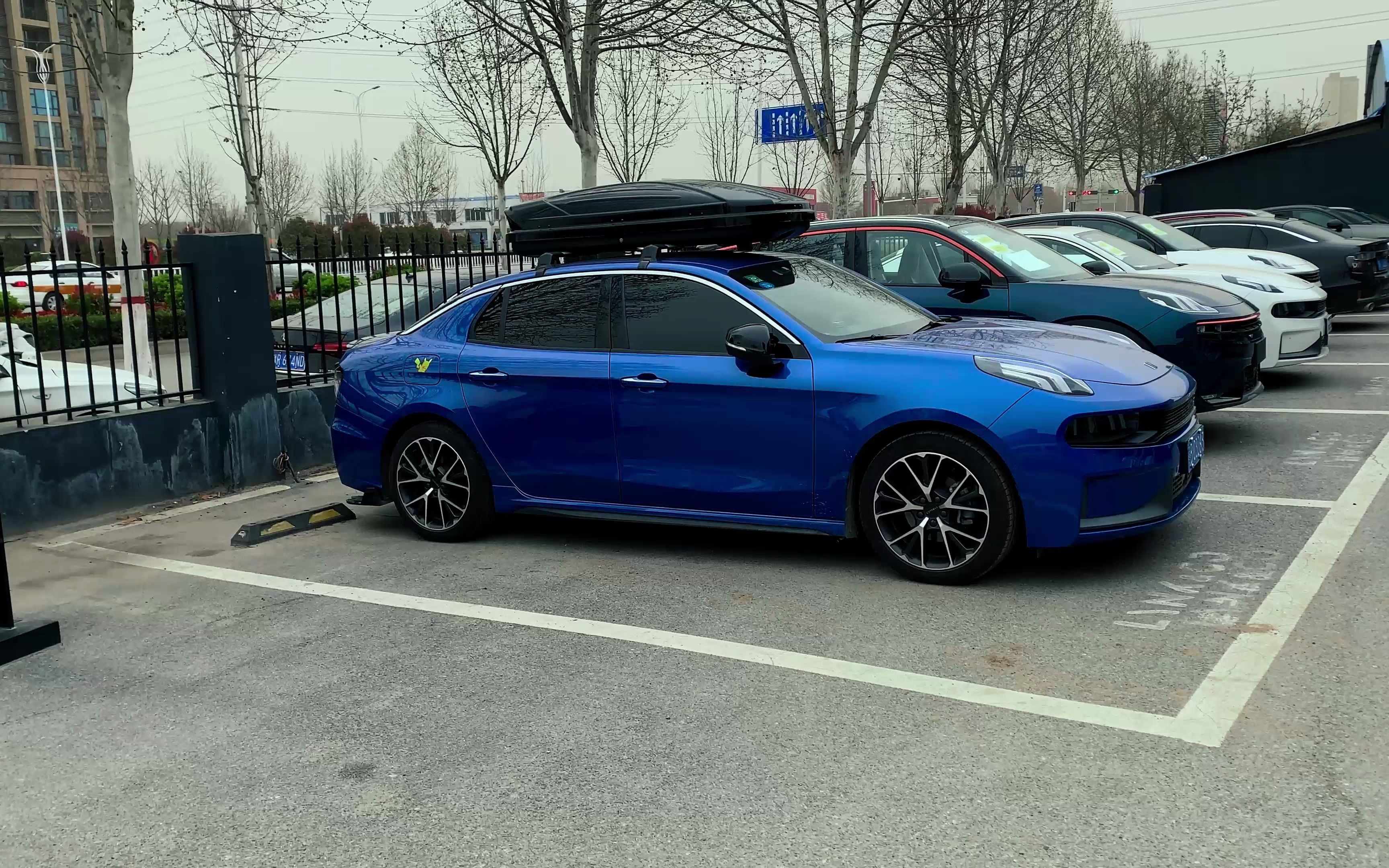 领克03改装行李箱秒变旅行车,帅炸了!轿车行李箱