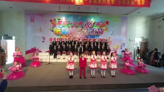 Descargar video: 昆阳一小三年3班大合唱《祖国在心窝里》