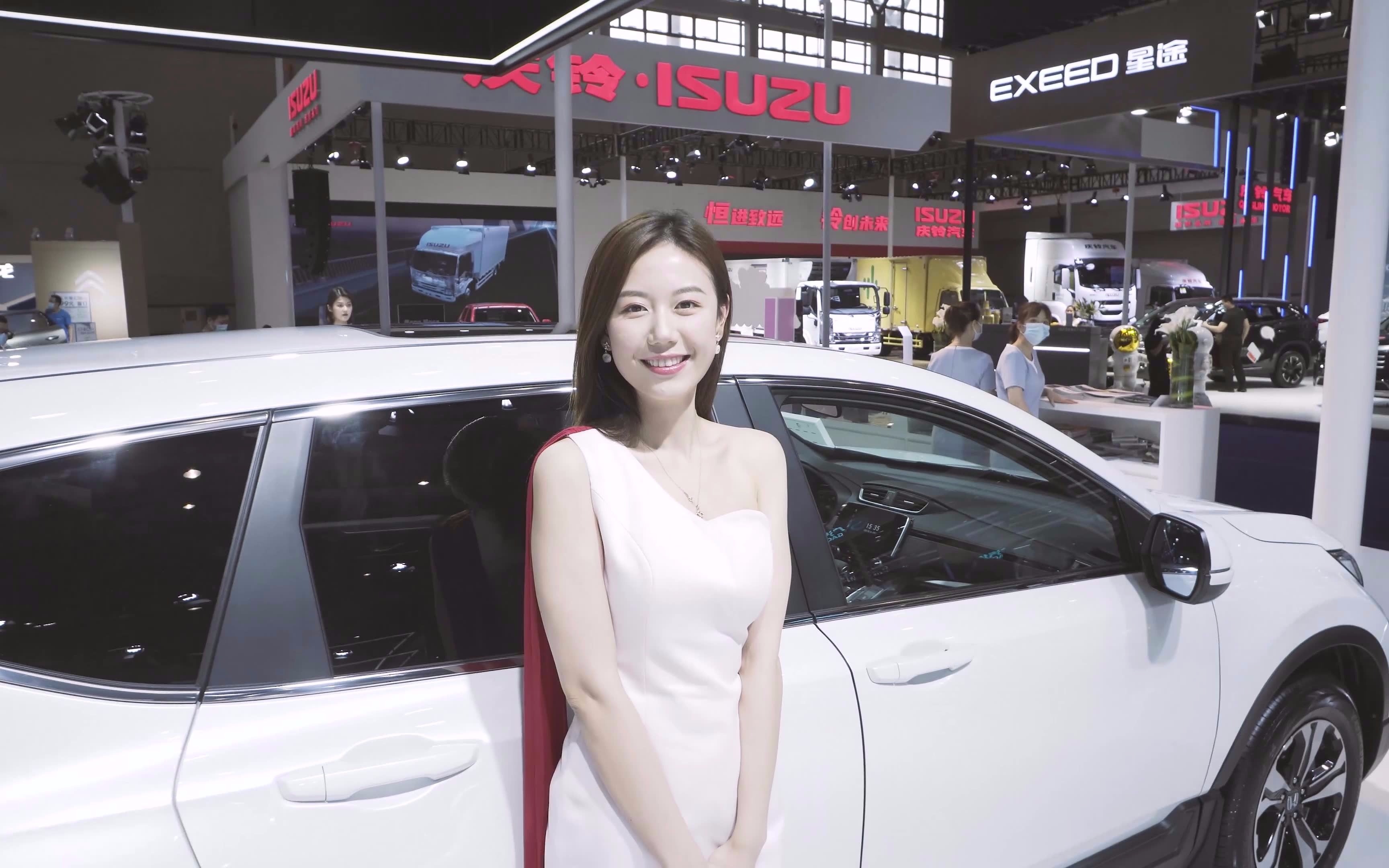 重庆车展车模永远是靓丽的风景线之东风展台汪雯