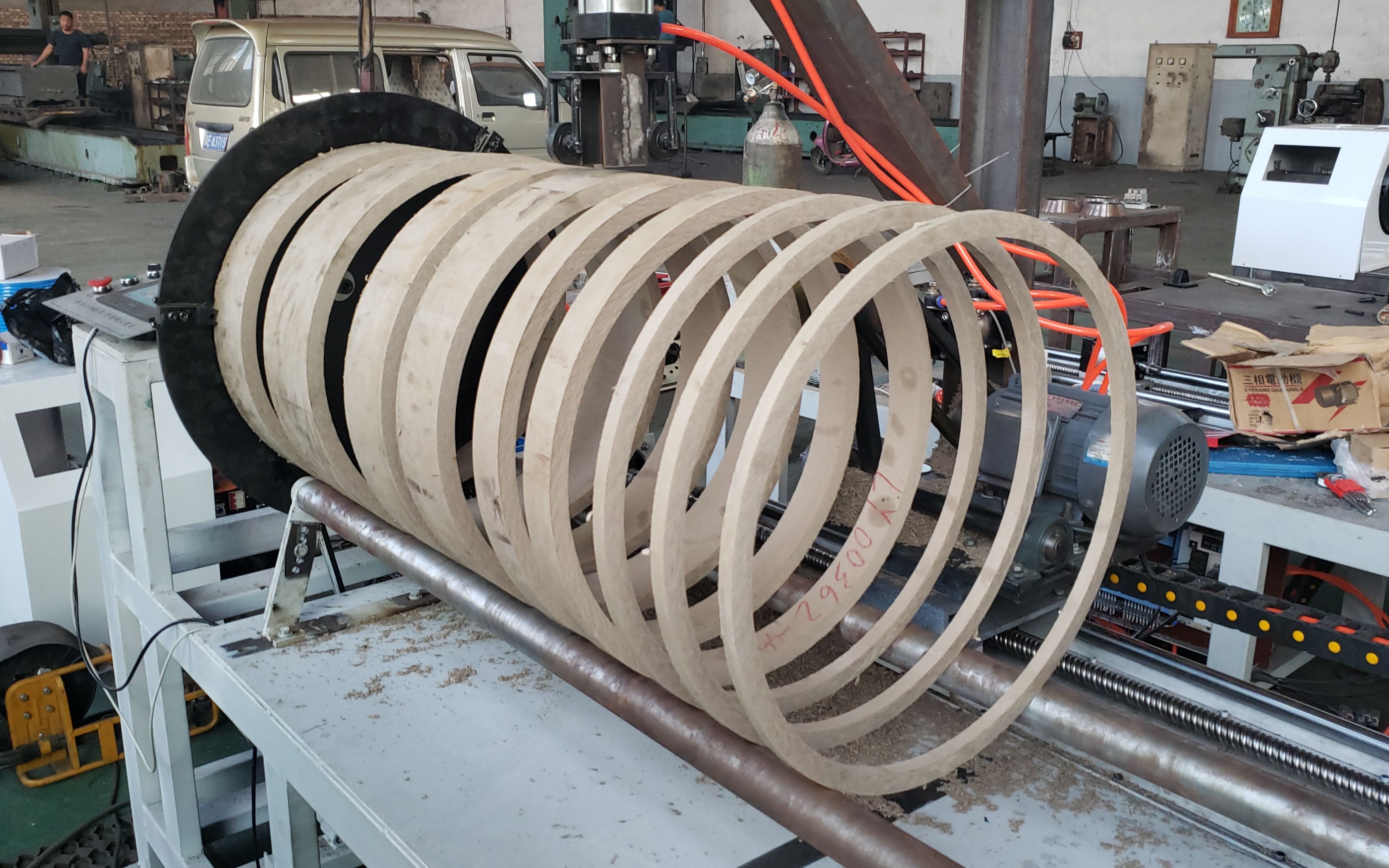 你知道生活中那些熟悉的纸筒是怎么切割的吗/数控纸管精切机/纸筒分切