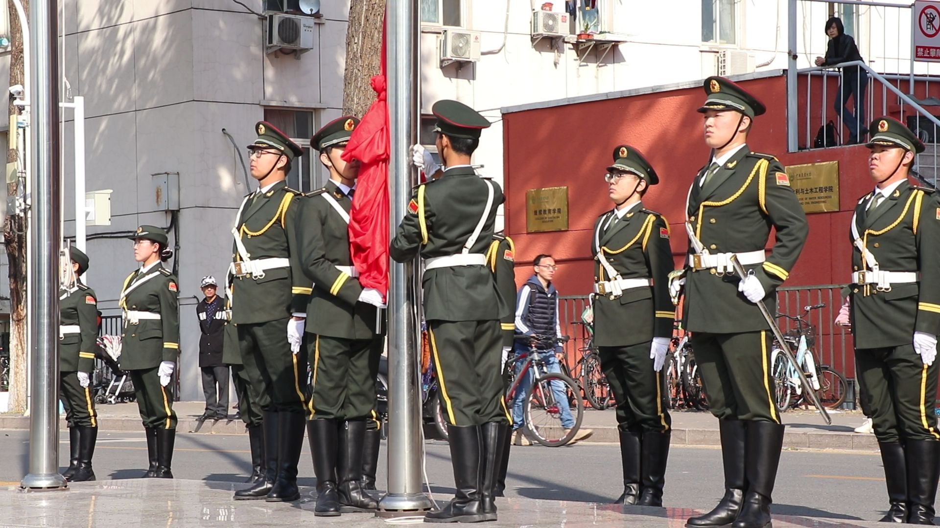 北京劳动保障职业学院国旗班比赛