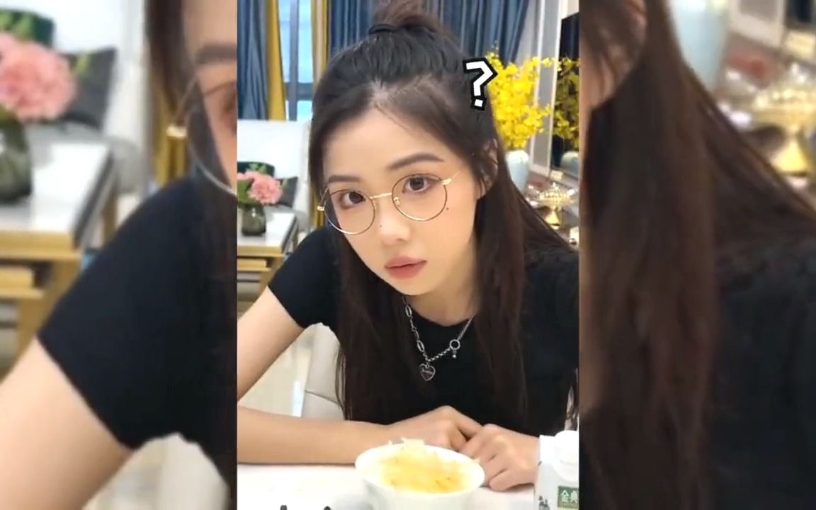 吃饭假装给女朋友下药,女友的反应瞬间愣了,吓得不敢动筷子