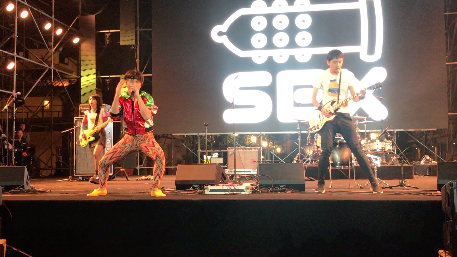 【新裤子】20191104常州嬉戏谷音乐节_哔哩哔哩 (゜-゜)つロ 干杯