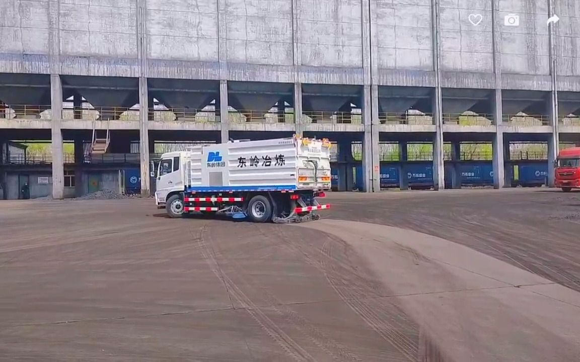 交大神舟吸尘车道路清扫好帮手