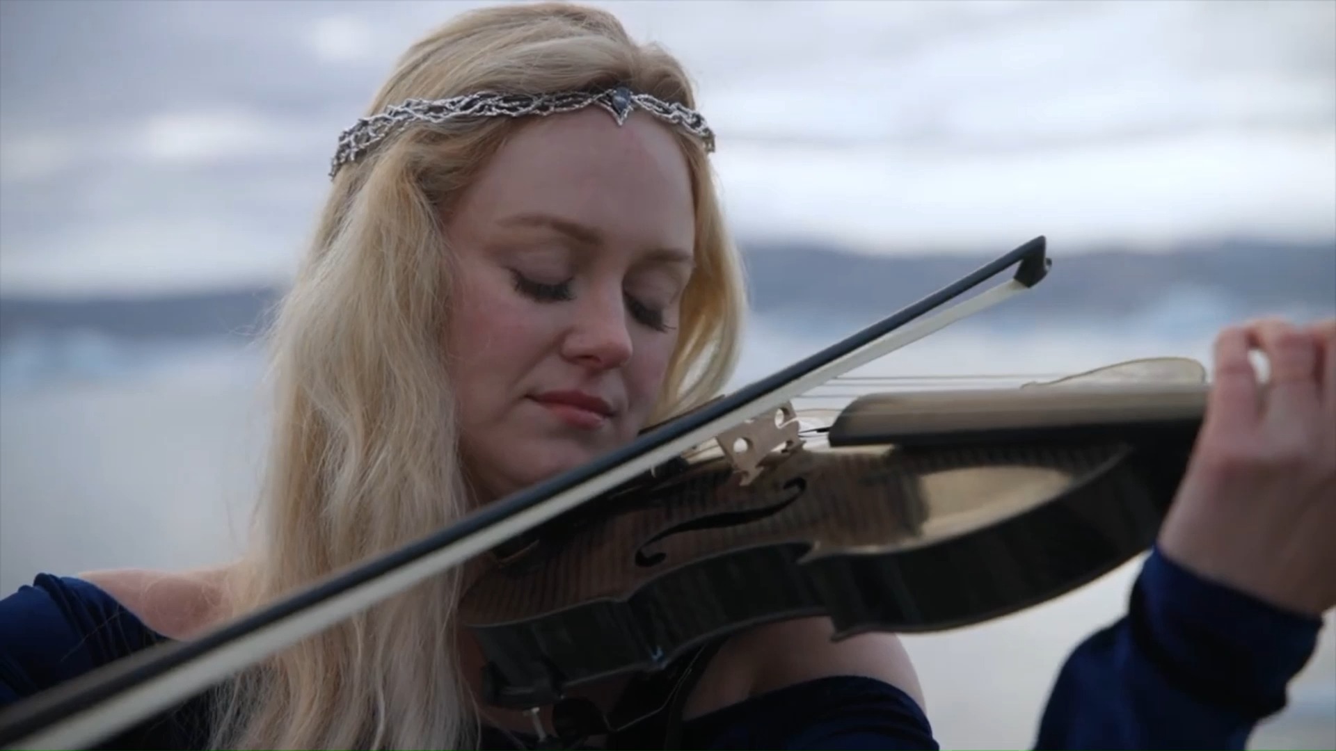 艾米丽·布拉克小提琴《指环王》电影的片尾