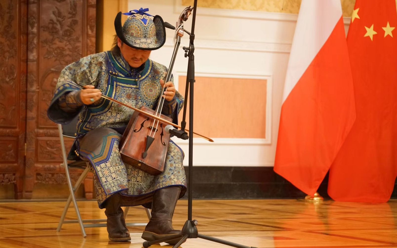 [图]【马头琴叨叨】朝克老师演奏：成吉思汗的两匹骏马