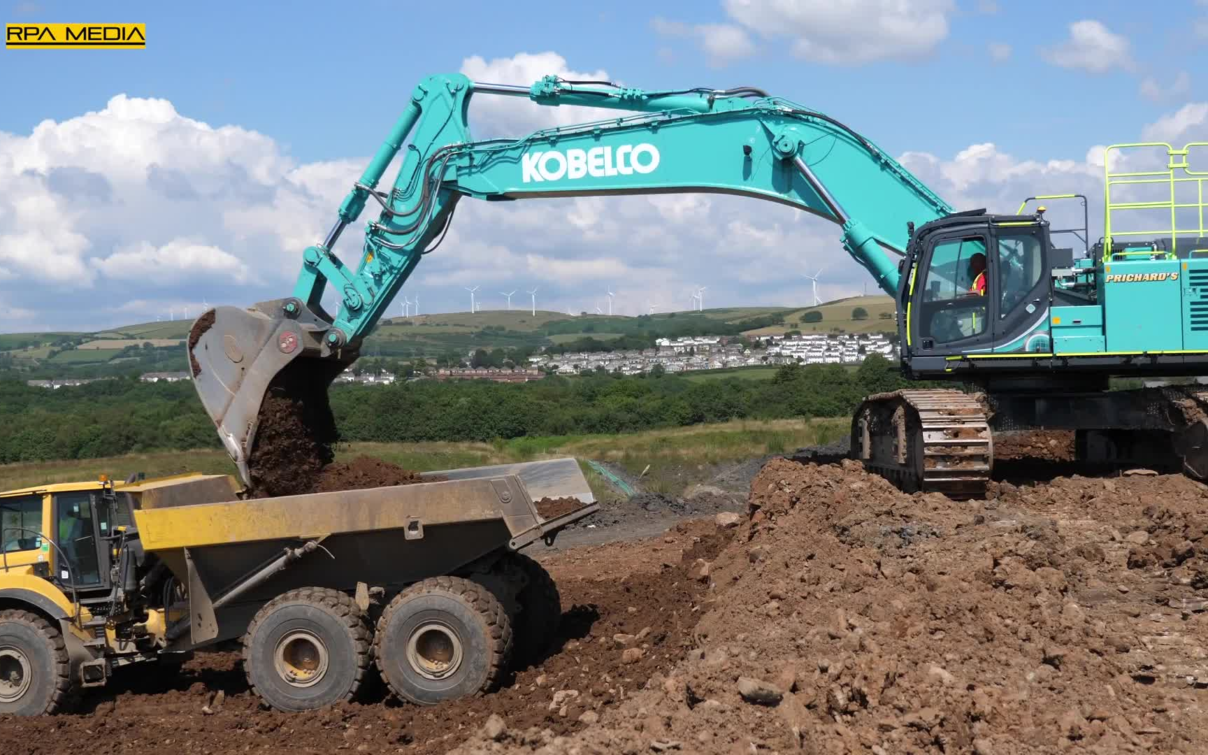 【建筑工程】全新神钢sk850挖掘机清除污泥