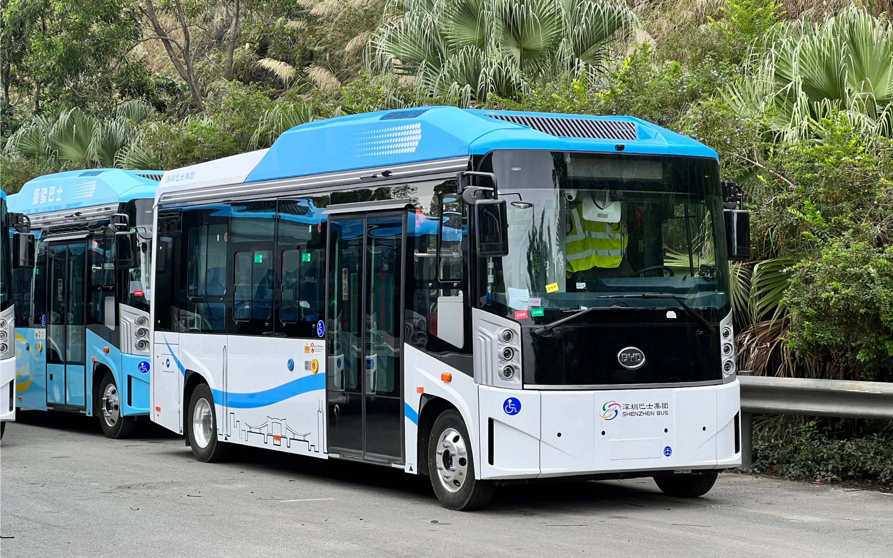 【深圳巴士】深圳巴士集团新车——比亚迪商用车 b7