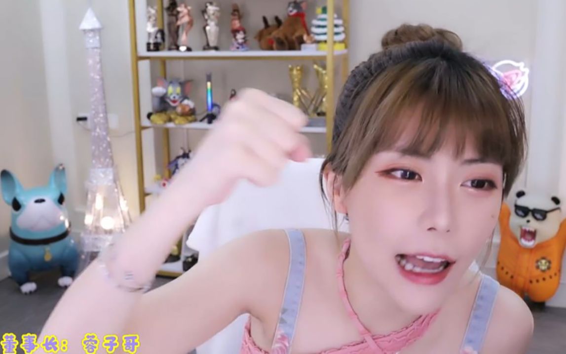 周淑怡蹦跳显吊带裙想被超管封却被粉丝吐槽身材周姐蚌埠住了要女拳