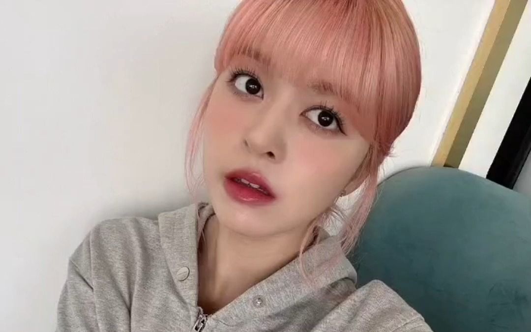 【nmixx】一边弹钢琴一边唱歌的lily94 我们的爻宝都是全能的!