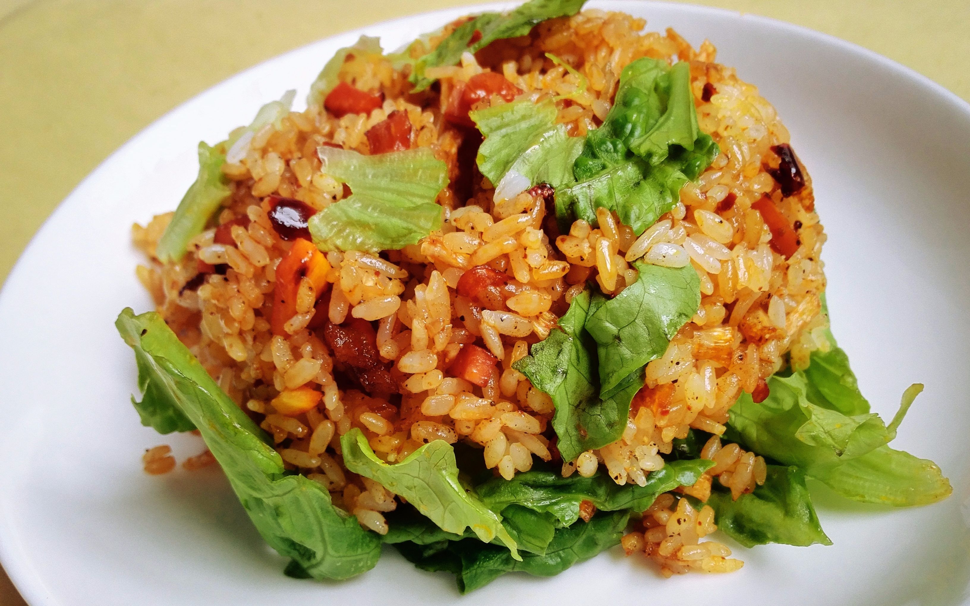 【辣条炒饭】辣条爸爸与老干妈妈火辣激荡的爱情,料理界主宰与美食界