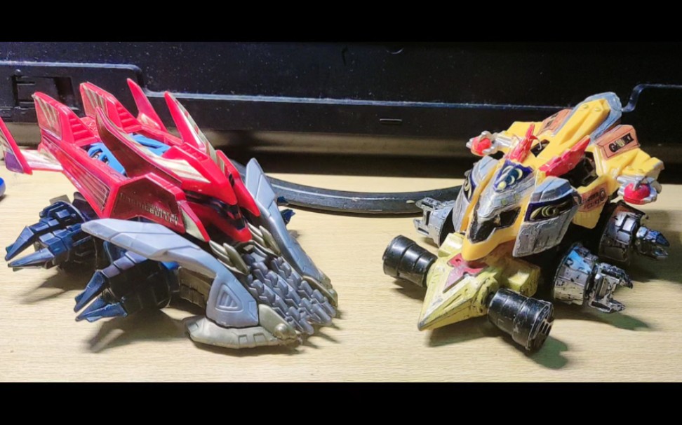 爆衣!【激斗战车】极速子弹vs铠辉