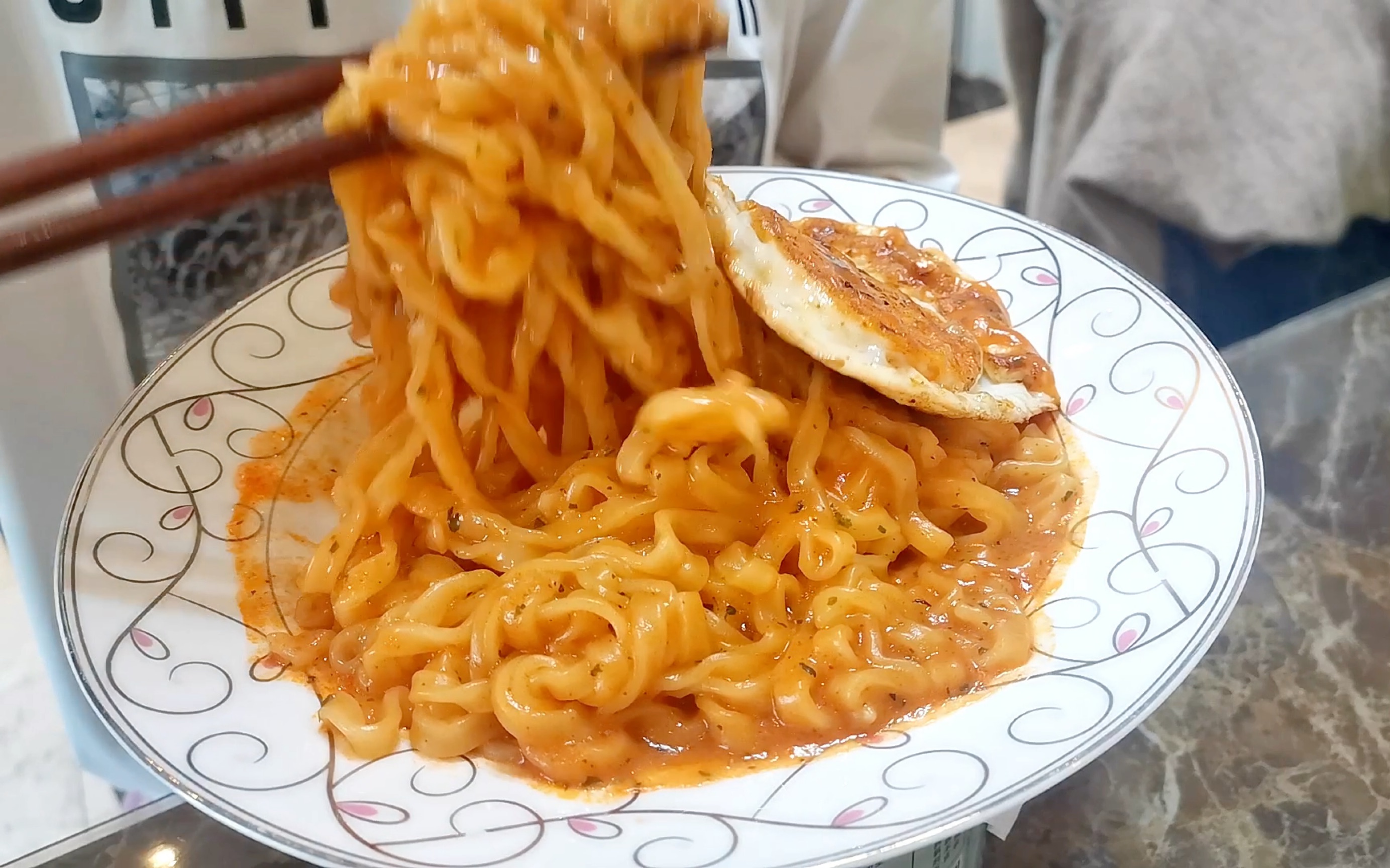 无人声|直接开吃|黏黏糊糊的奶油火鸡面来啦～第一次吃奶油味火鸡面