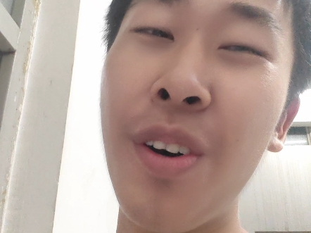 我跟卢本伟很像么?