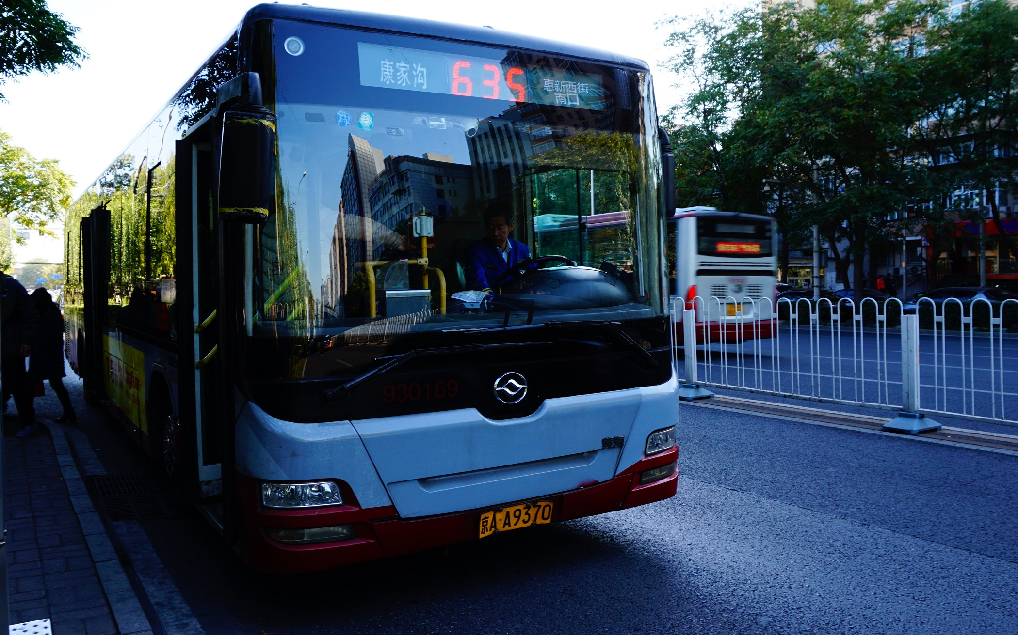 北京公交635路 黄海dd6129s31 930169号车 东直门外大街段运营实录