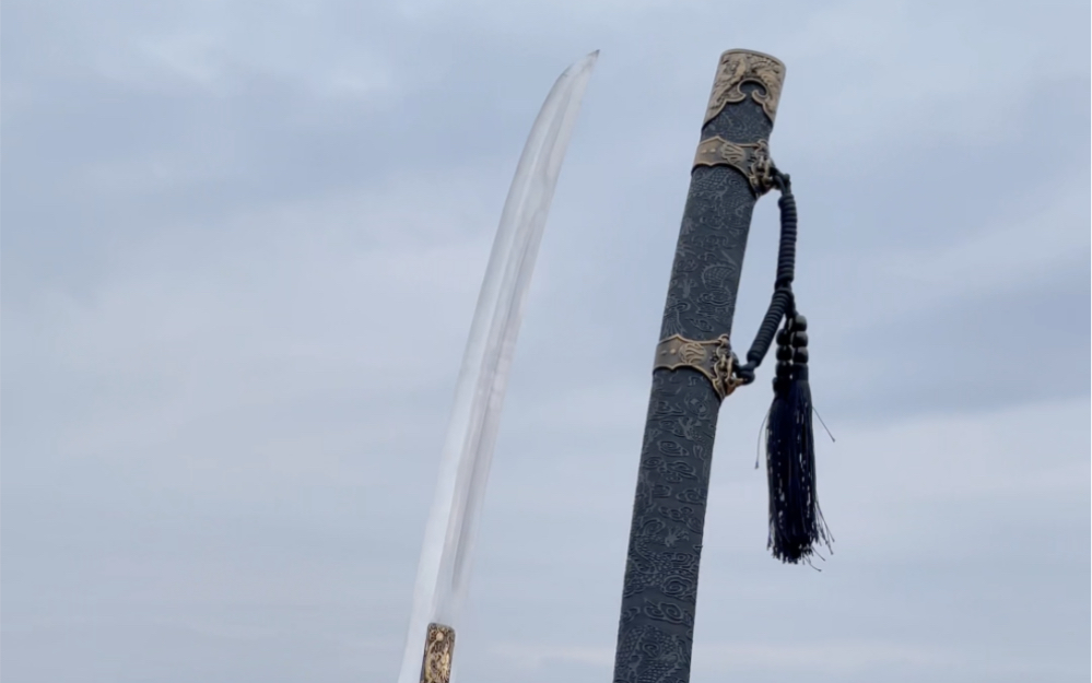 男人可以没有飞鱼服,绣春刀一定要有