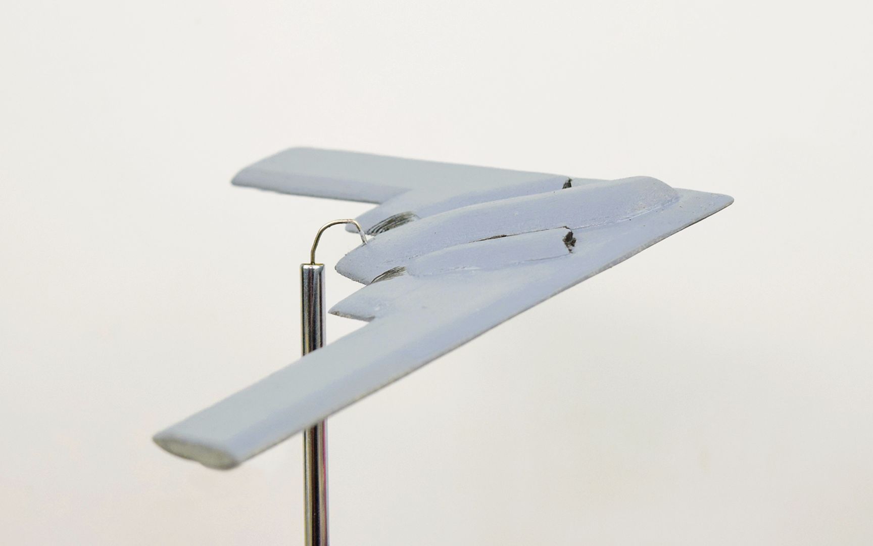 用木板自制美国b-2隐形轰炸机模型 自动平衡不倒翁飞机摆件