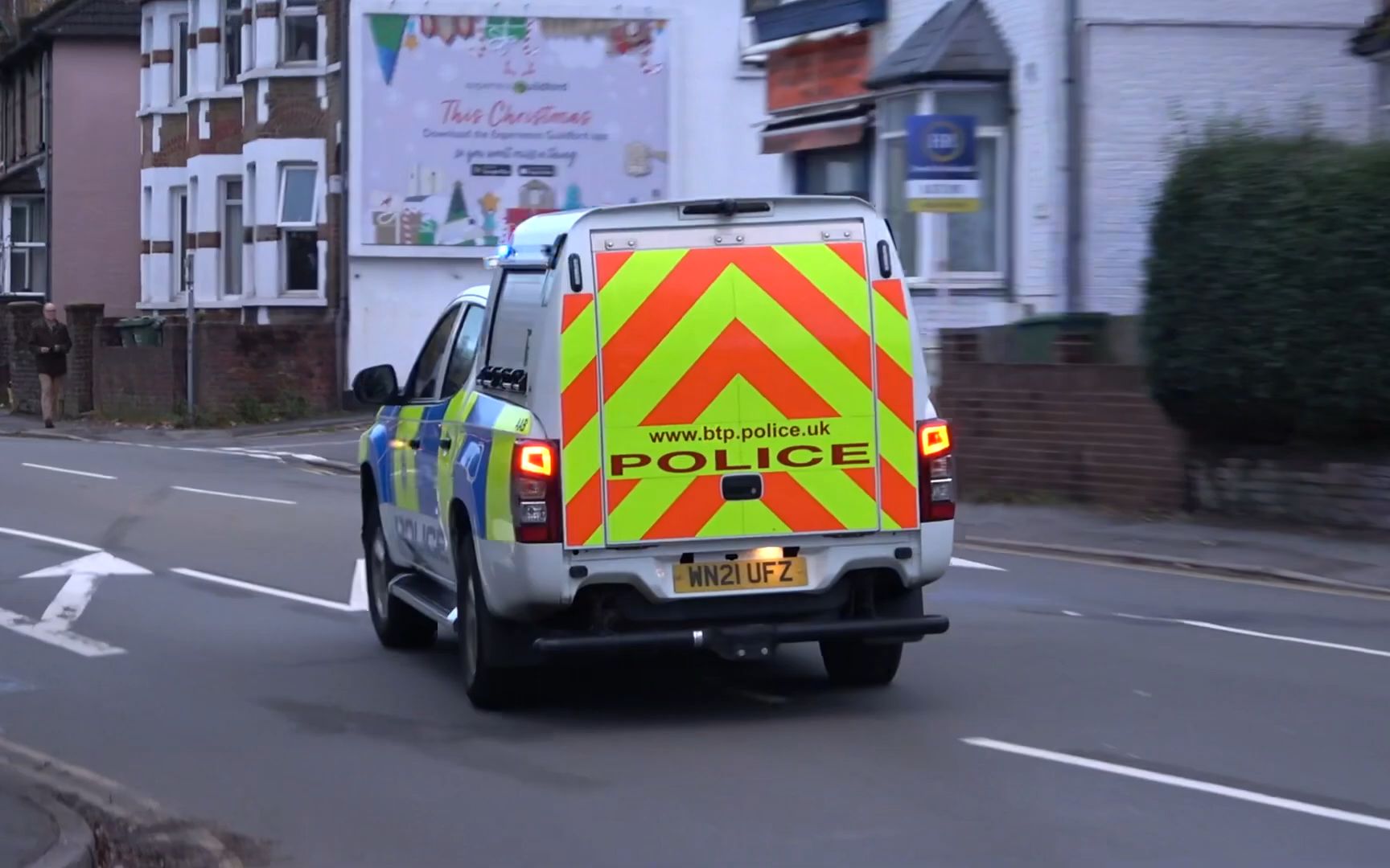 英国轨道交通警察应急事件干预小组三菱l200警车出警