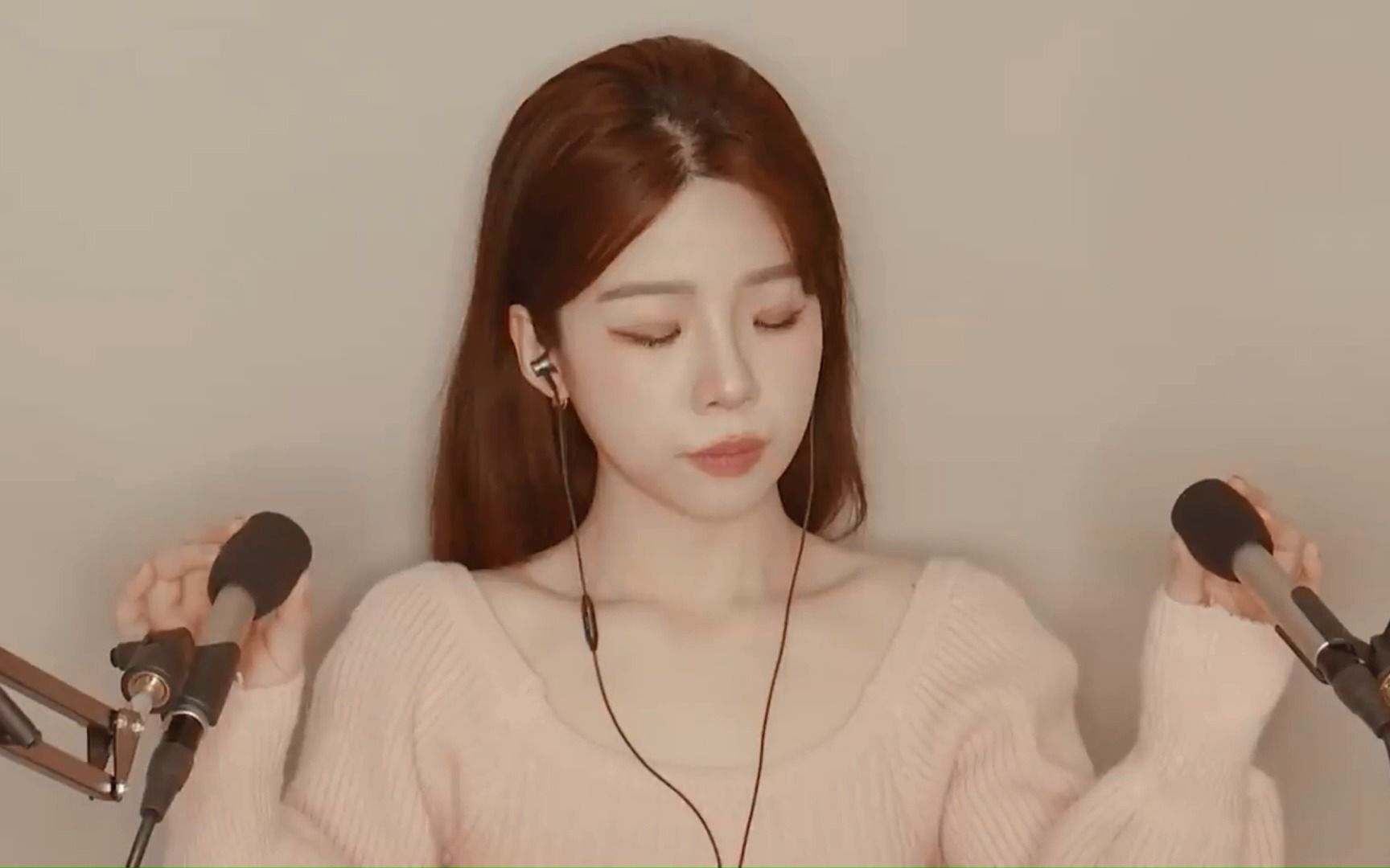 高甜女神挠耳朵助眠,yeonchu小姐姐快速挠耳朵摩擦音