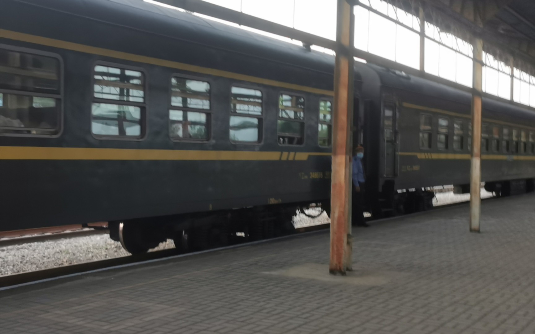 真绿皮25b低站台开车门