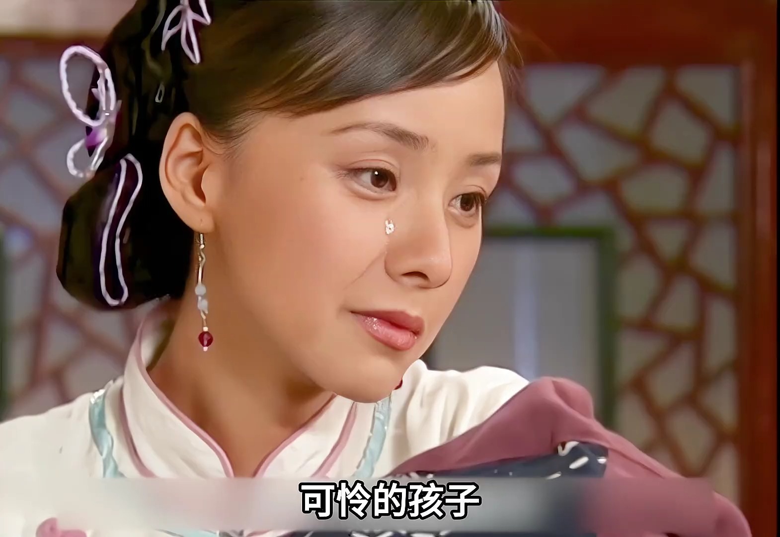 女尸躺在棺材里,手里却抱着一个刚出生的婴儿
