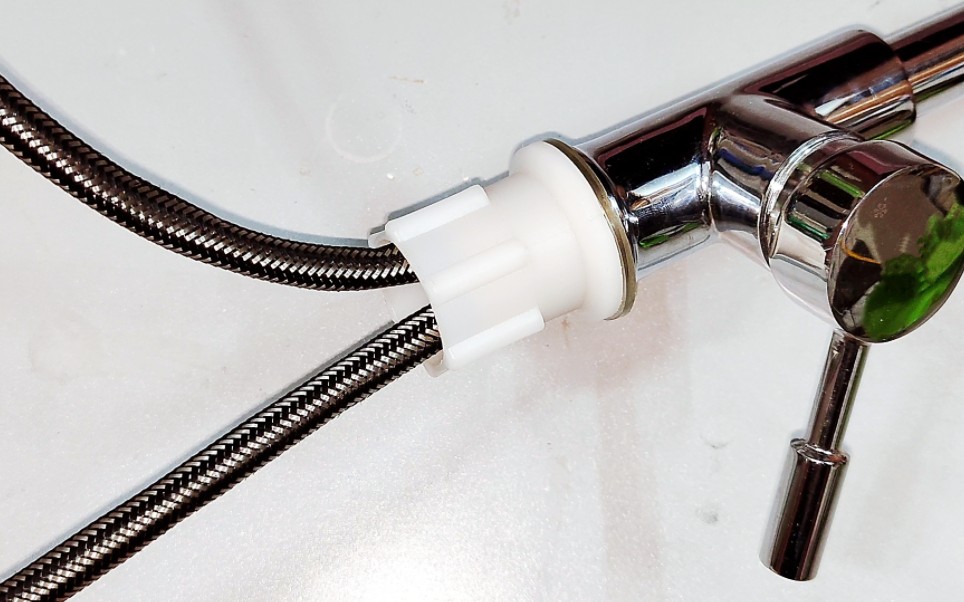 2根钢丝软管卡在同一个接头里,两用水龙头装不上怎么办?涨见识