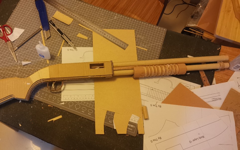 入狱小技巧肝了一周我用纸板制作了一把能发射能退壳的喷子