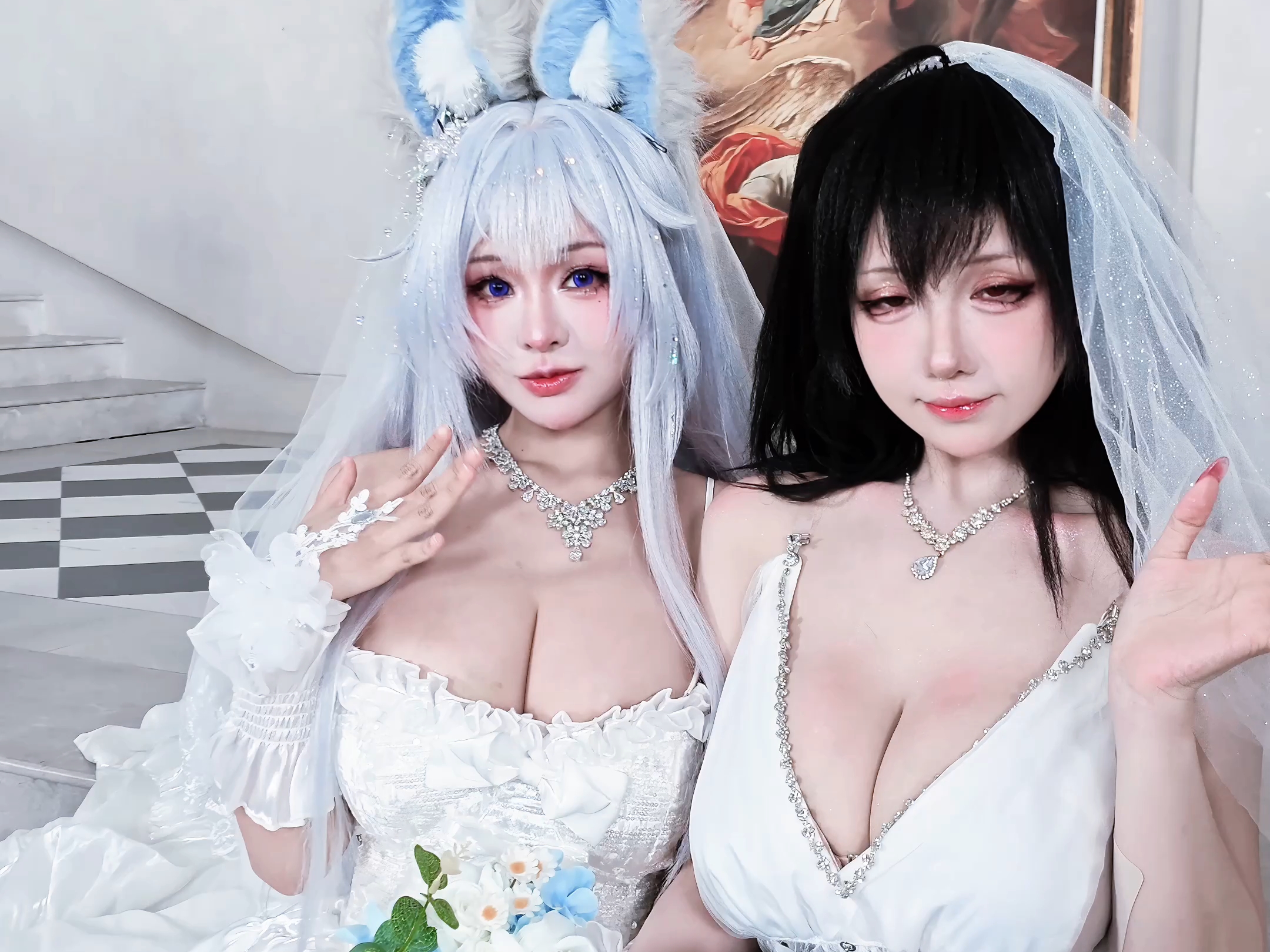 双人花嫁浪漫就位✨一袭白纱，与同好共赴这场婚礼之约出镜：猫禾子、圆脸馨儿#双人cos #花嫁cos #猫禾子 #圆脸馨儿